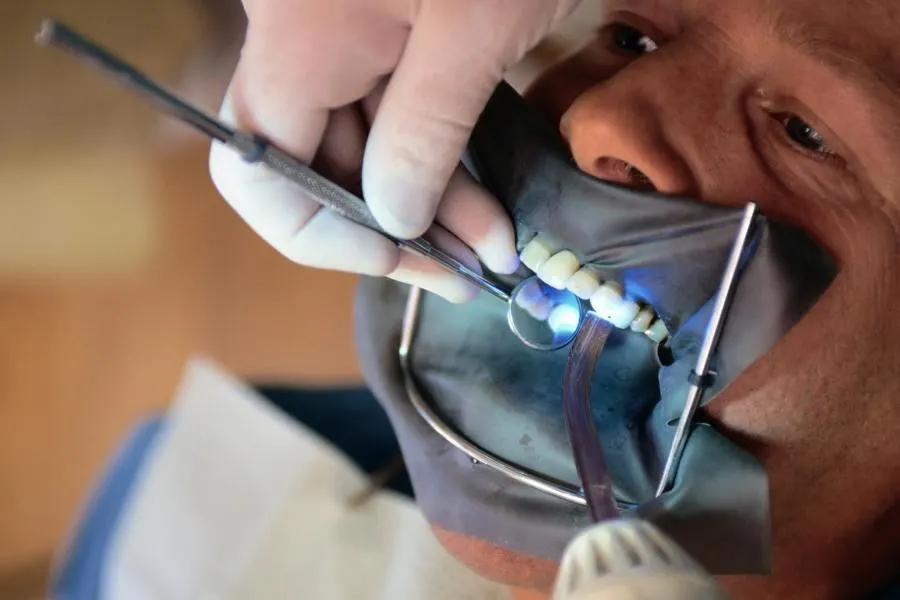 qué es la intrusión dental